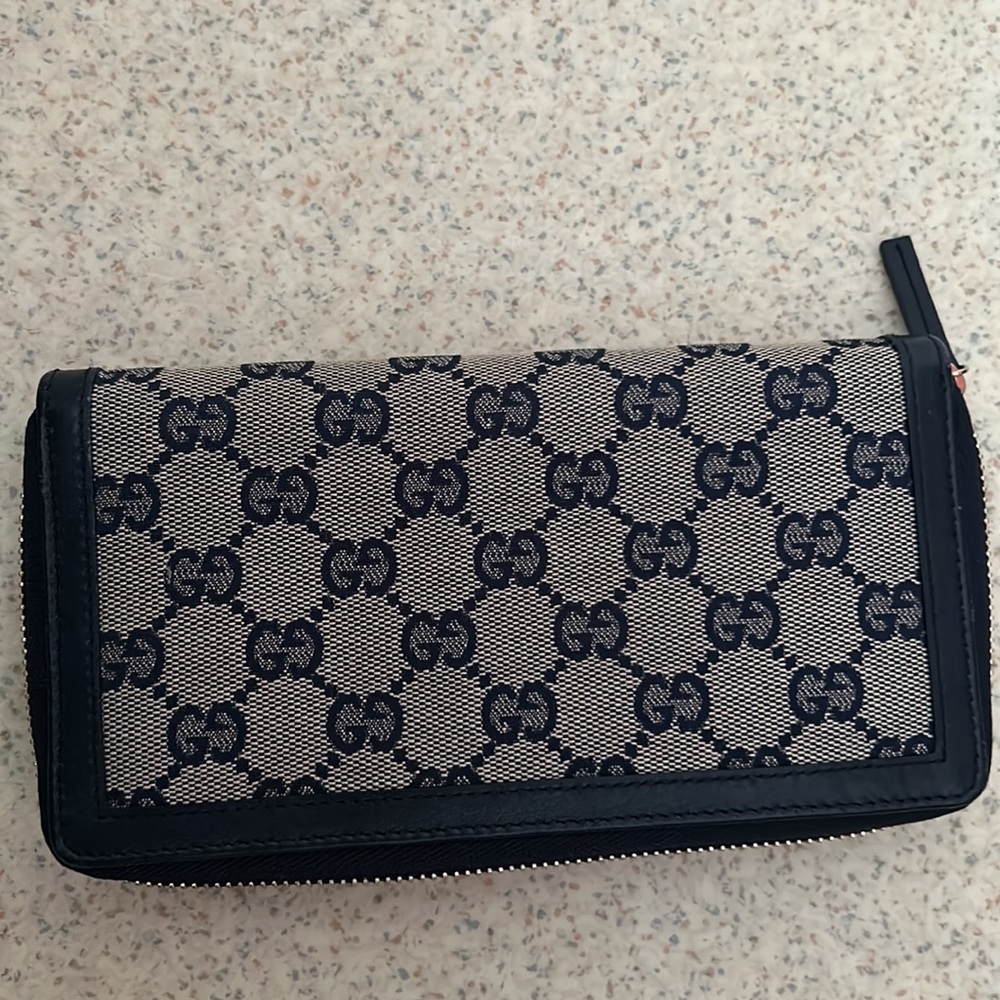 Authentic Gucci Monogram Wallet - Picture 2 of 9